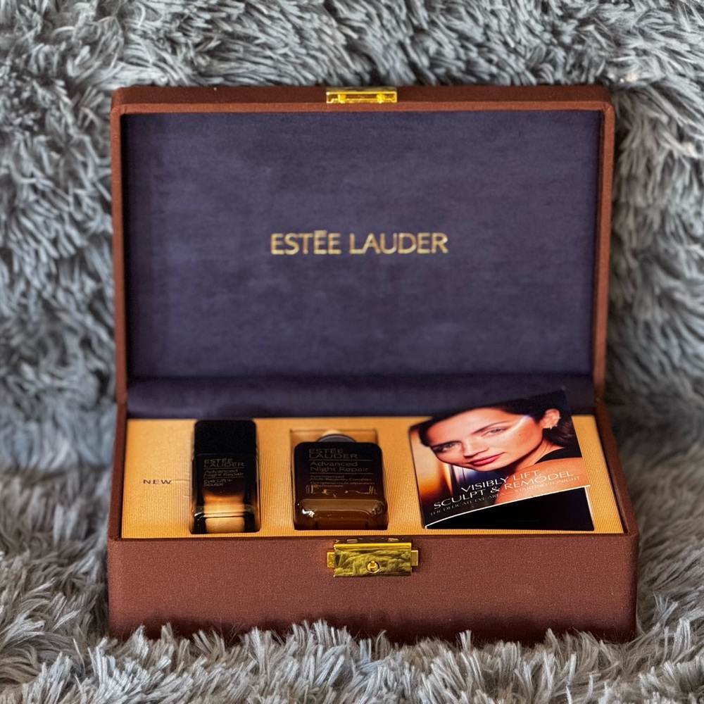 Estée Lauder Skincare Set gift box new - never used